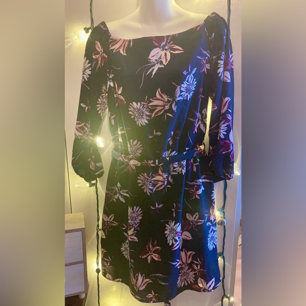 Dynamite Off-shoulder Long-Sleeve Floral Dress